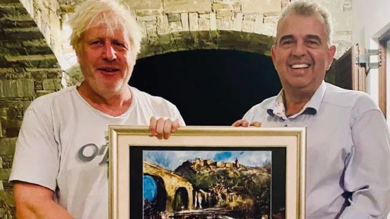 H συνάντηση του Μπόρις Τζόνσον με τον δήμαρχο Καρύστου