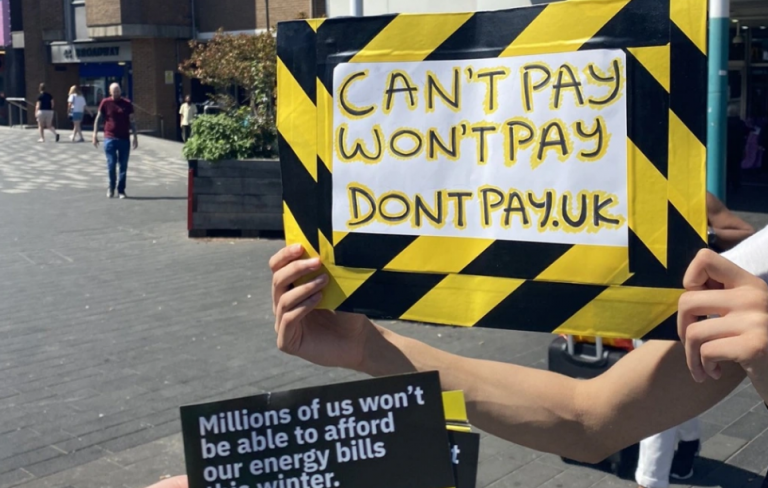 Κίνημα «δεν πληρώνω»: Αντιδράσεις από τη Βρετανία έως την Κίνα – Πώς επηρεάζεται η ενεργειακή βιομηχανία
