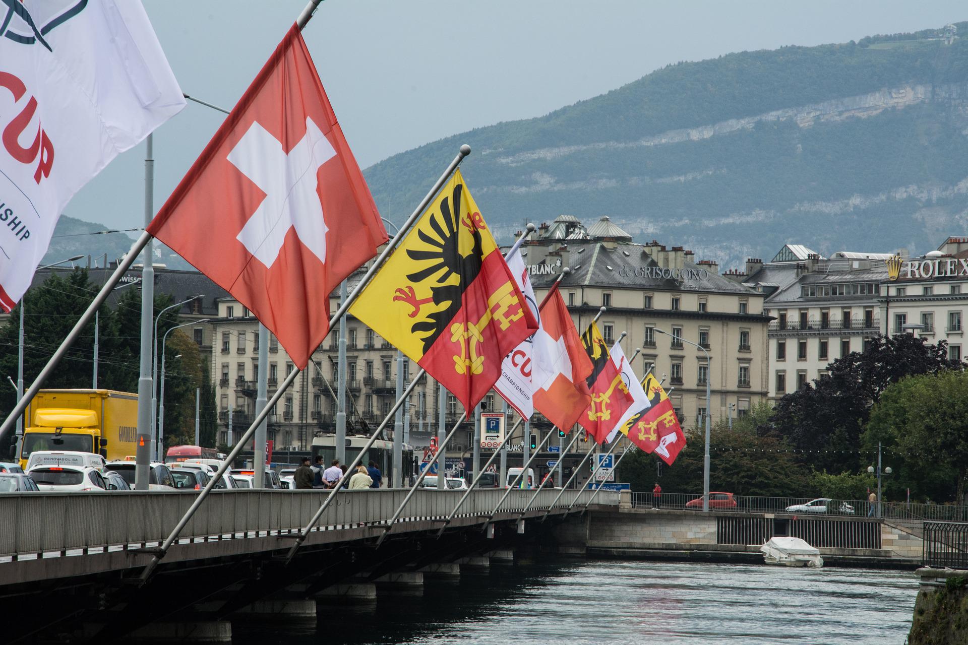 Το μυστικό της Ελβετίας: Γιατί έχει τόσους δισεκατομμυριούχους (vid)