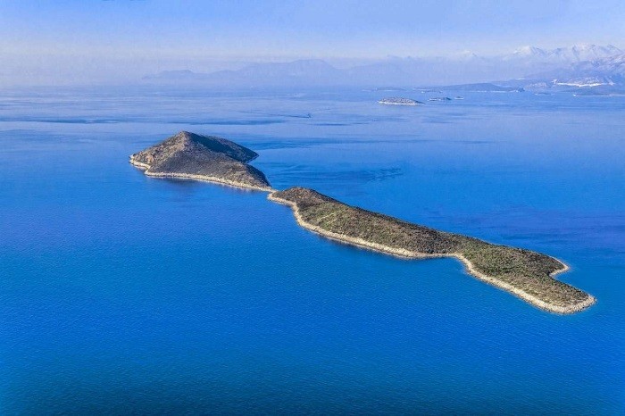 Μάκρη: Το νησί του Ιονίου που… ψάχνει τον επόμενο ιδιοκτήτη του