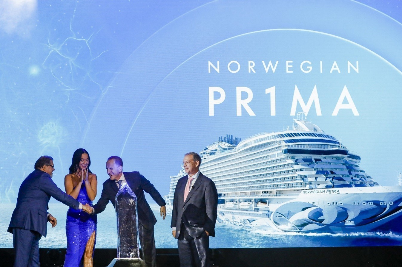 Katy Perry: «Βάπτισε» το νεότευκτο κρουαζιερόπλοιο Norwegian Prima (pics)