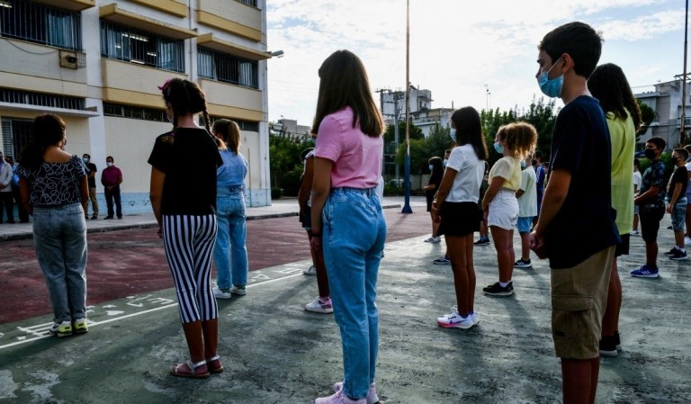 Κορωνοϊός – νέα μέτρα: Τέλος σε υποχρεωτικά τεστ και μάσκες στα σχολεία