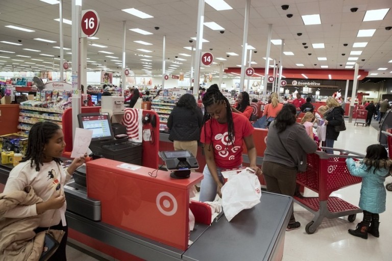 H Target μειώνει τις τιμές σε 3.000 βασικά προϊόντα ενόψει των εορτών