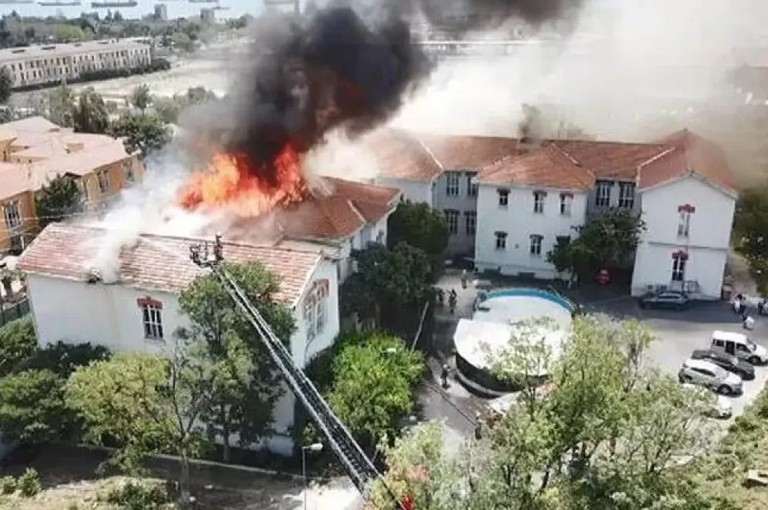 Κωνσταντινούπολη: Καταστράφηκε ολοσχερώς το ελληνικό νοσοκομείο
