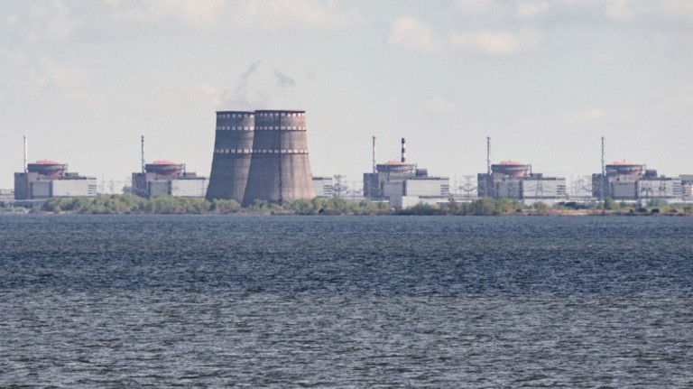 Ουκρανία: Συνεχείς βομβαρδισμοί γύρω από τον πυρηνικό σταθμό της Ζαπορίζια