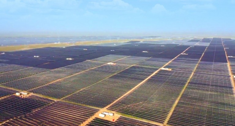 Η ηλιακή ενέργεια «οδηγεί» την ενεργειακή μετάβαση της Κίνας (πίνακες)