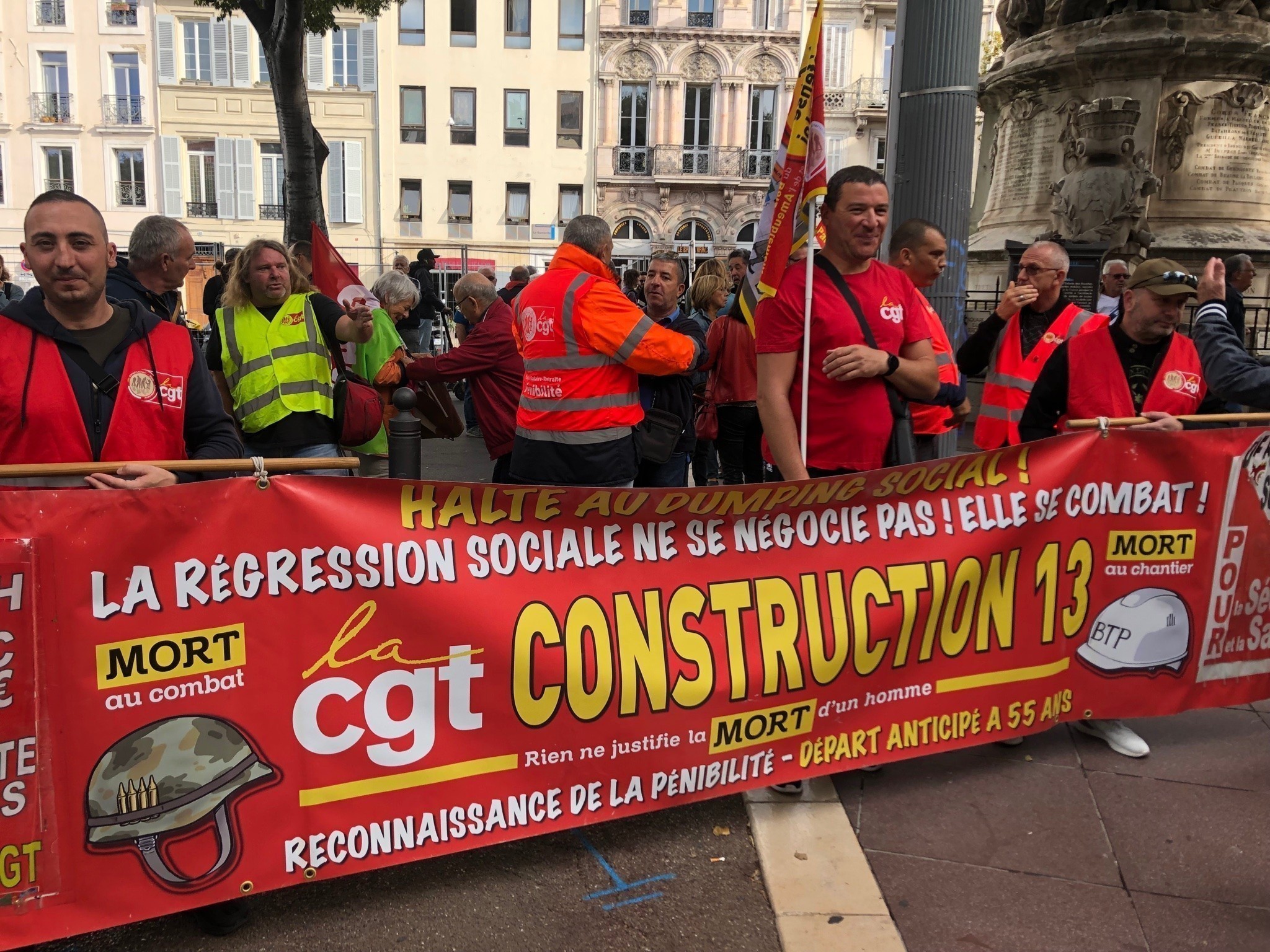 Γαλλία: Σε απεργιακό κλοιό ολόκληρη η χώρα για τους μισθούς και τις συντάξεις