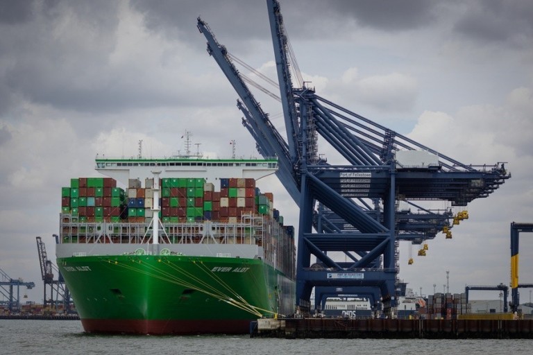 Συμφόρηση σε πάνω από 9.000 λιμάνια και τερματικούς σταθμούς (γραφήματα)