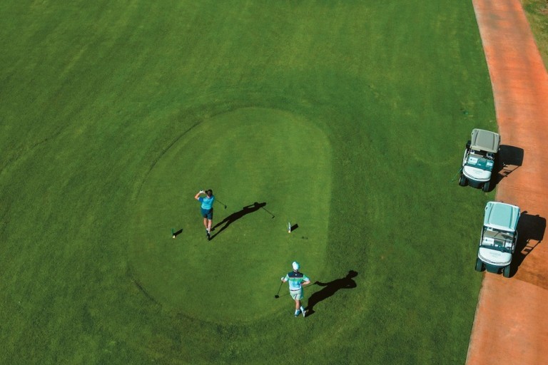 Όταν η Ναυτιλία παίζει γκολφ στην Costa Navarino
