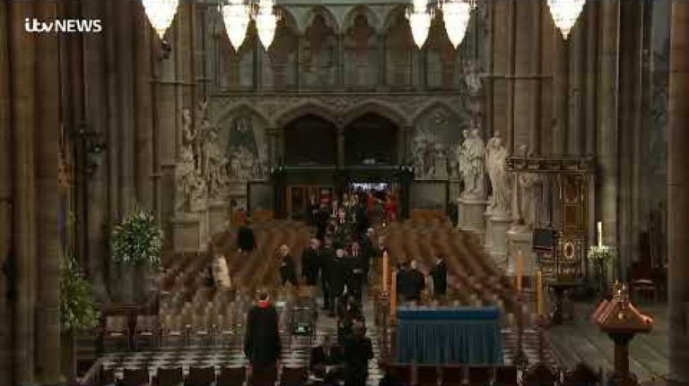 Βασίλισσα Ελισάβετ: Στο Αβαείο του Γουέστμινστερ το «ύστατο χαίρε» – Δείτε live