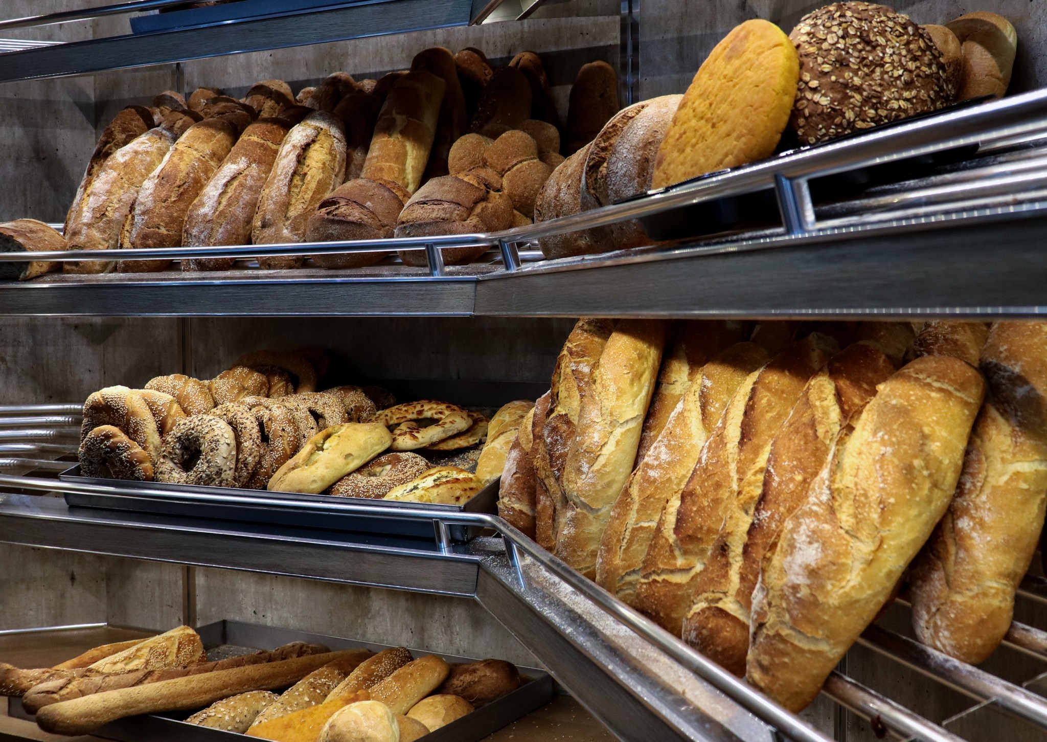 Πιο ακριβό από ποτέ το ψωμί στην Ευρώπη – Πόσο αυξήθηκε στην Ελλάδα (γραφήματα)