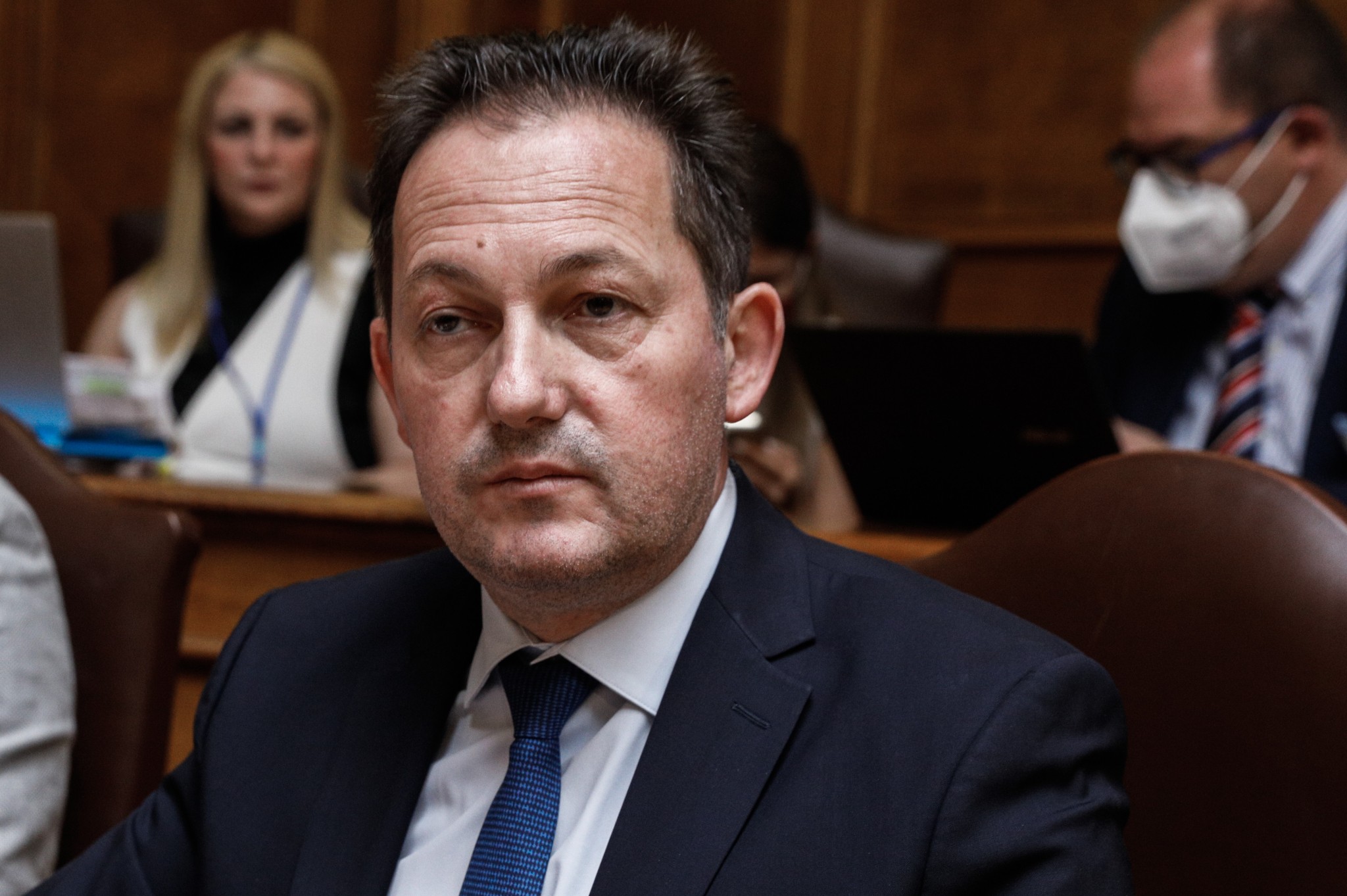 Μέλη του «Ρουβίκωνα» πέταξαν τρικάκια έξω από το σπίτι του Στέλιου Πέτσα