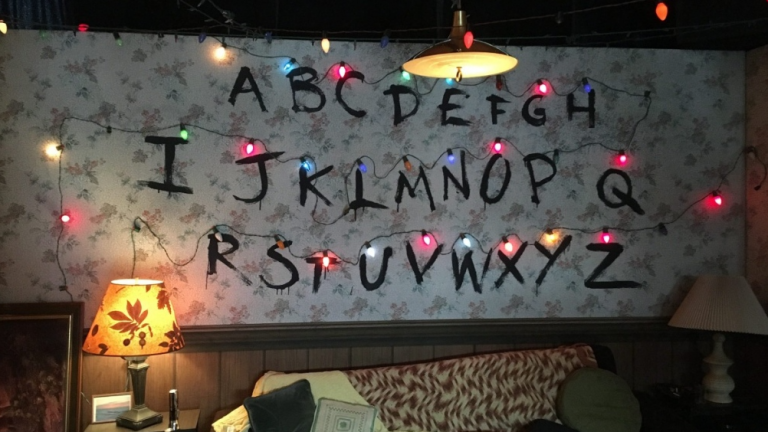 Netflix: Το σπίτι από το «Stranger Things» που πωλείται στο διπλάσιο της αξίας του (vid)