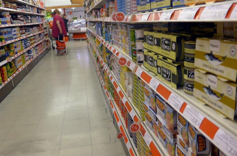 Πληθωρισμός: Σε ποια τρόφιμα διατηρείται η ακρίβεια και γιατί (πίνακας + vid)