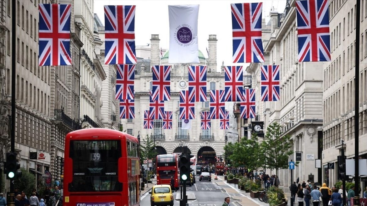 Βρετανία: Πόσα χρόνια πρέπει να δουλέψει ο μέσος εργαζόμενος για να θεωρηθεί πλούσιος | Ειδήσεις για την Οικονομία