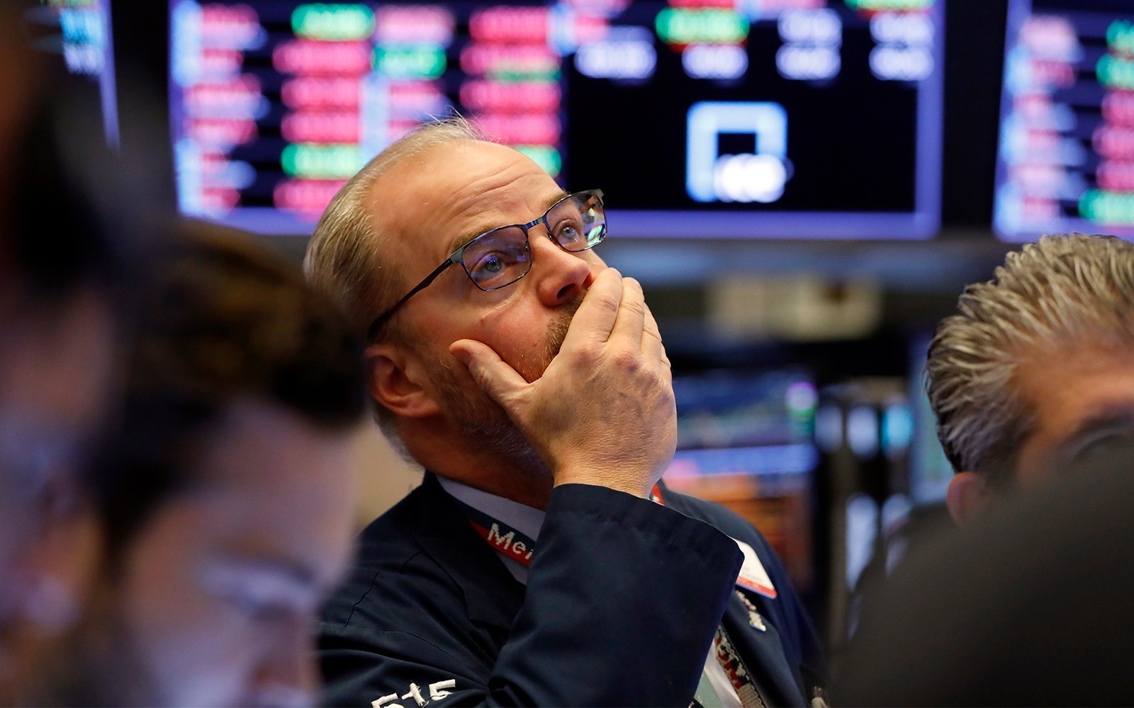 «Βουτιά» στη Wall Street προκάλεσαν οι δηλώσεις Πάουελ – Απώλειες 530 μονάδων για τον Dow Jones