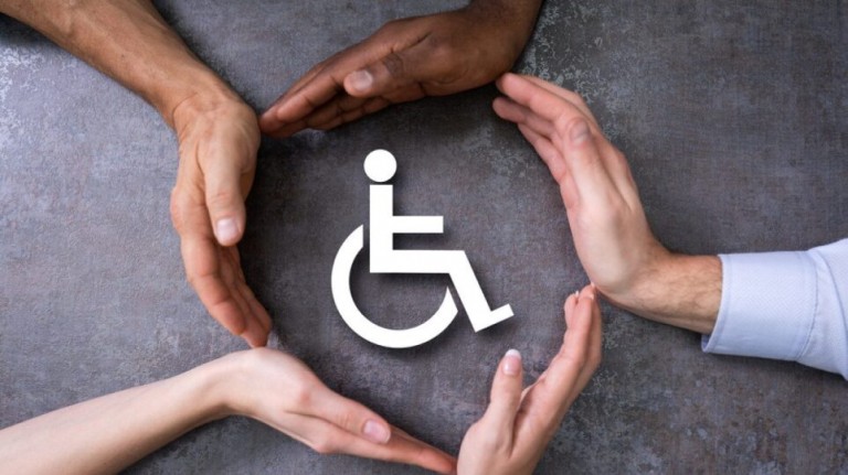 Ψηφιακή κάρτα αναπηρίας: Πότε θα εφαρμοστεί το μέτρο – Έρχεται ο προσωπικός βοηθός στον χώρο εργασίας