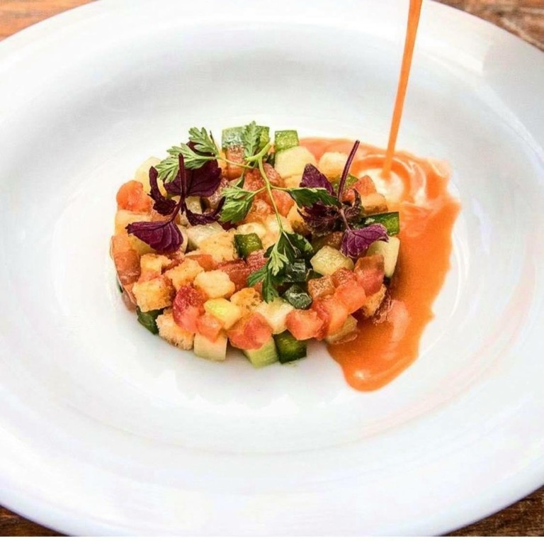 Ο Ελληνας που από σερβιτόρος έγινε ο αγαπημένος σεφ των σταρ στη γαλλική Ριβιέρα