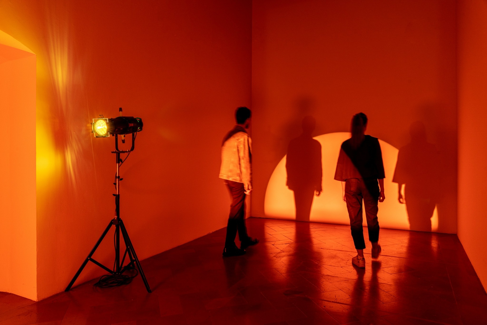 Εξαφανίζει, μεταμορφώνει, μαγεύει. Ο καλλιτέχνης της εποχής μας