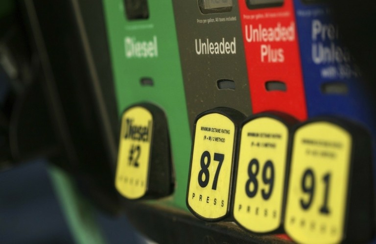 Προσοχή: Γιατί δεν πρέπει να βάζετε μόνο δέκα ευρώ βενζίνη σε άδειο ντεπόζιτο