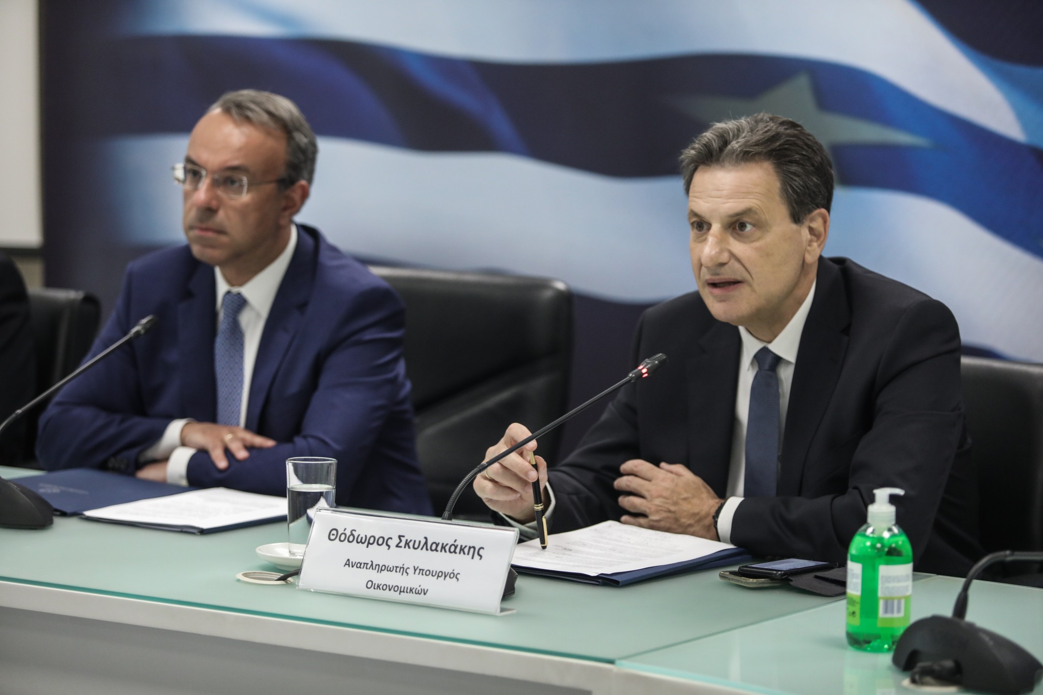 Προϋπολογισμός 2023: Κατατέθηκε στη Βουλή το προσχέδιο με ανάπτυξη 2,1% και πληθωρισμό 3,1%