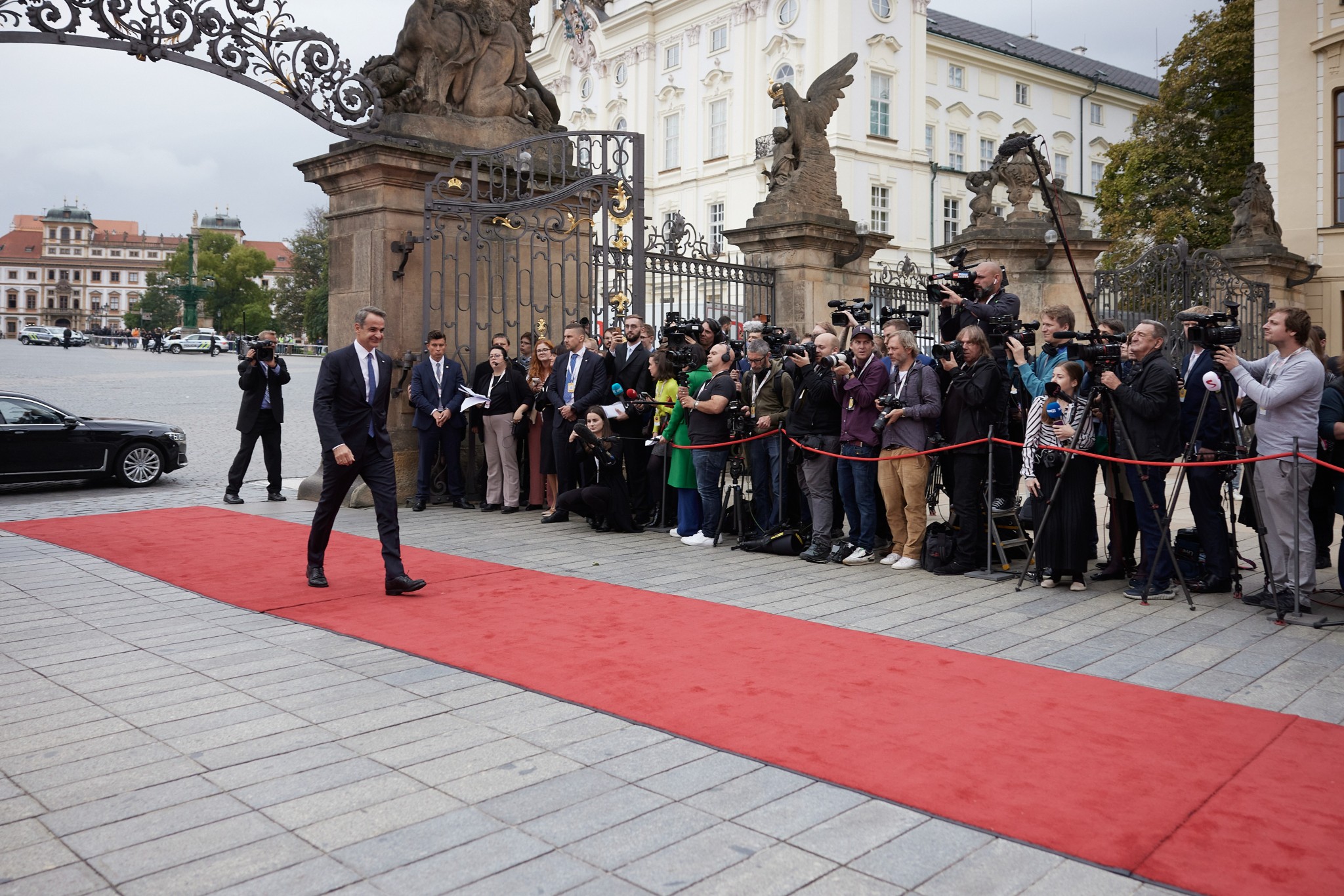 Μητσοτάκης: Oι επαφές του με ξένους ηγέτες κατά τη Σύνοδο Κορυφής της Ευρωπαϊκής Κοινότητας στην Πράγα
