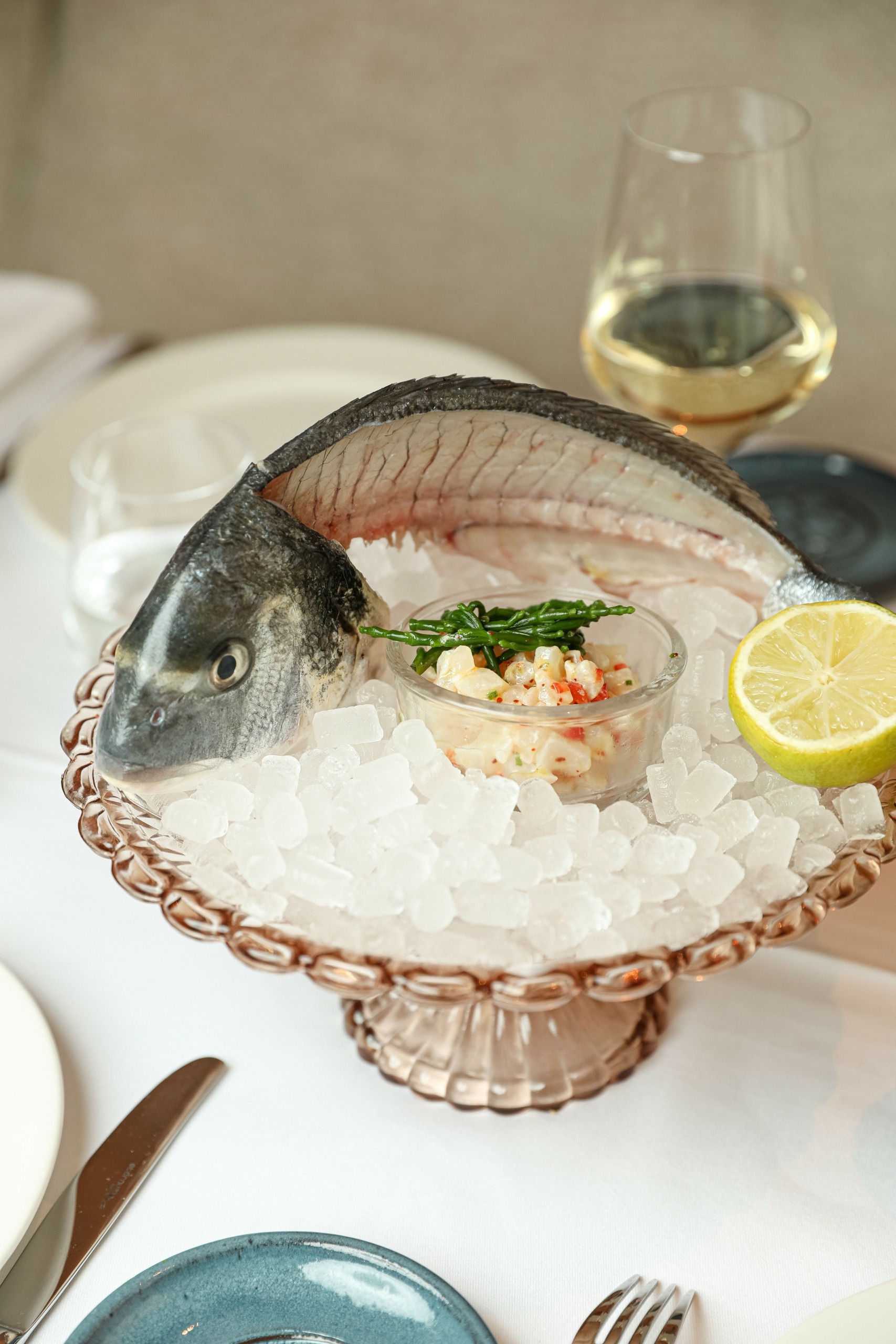 Ο Ελληνας που από σερβιτόρος έγινε ο αγαπημένος σεφ των σταρ στη γαλλική Ριβιέρα