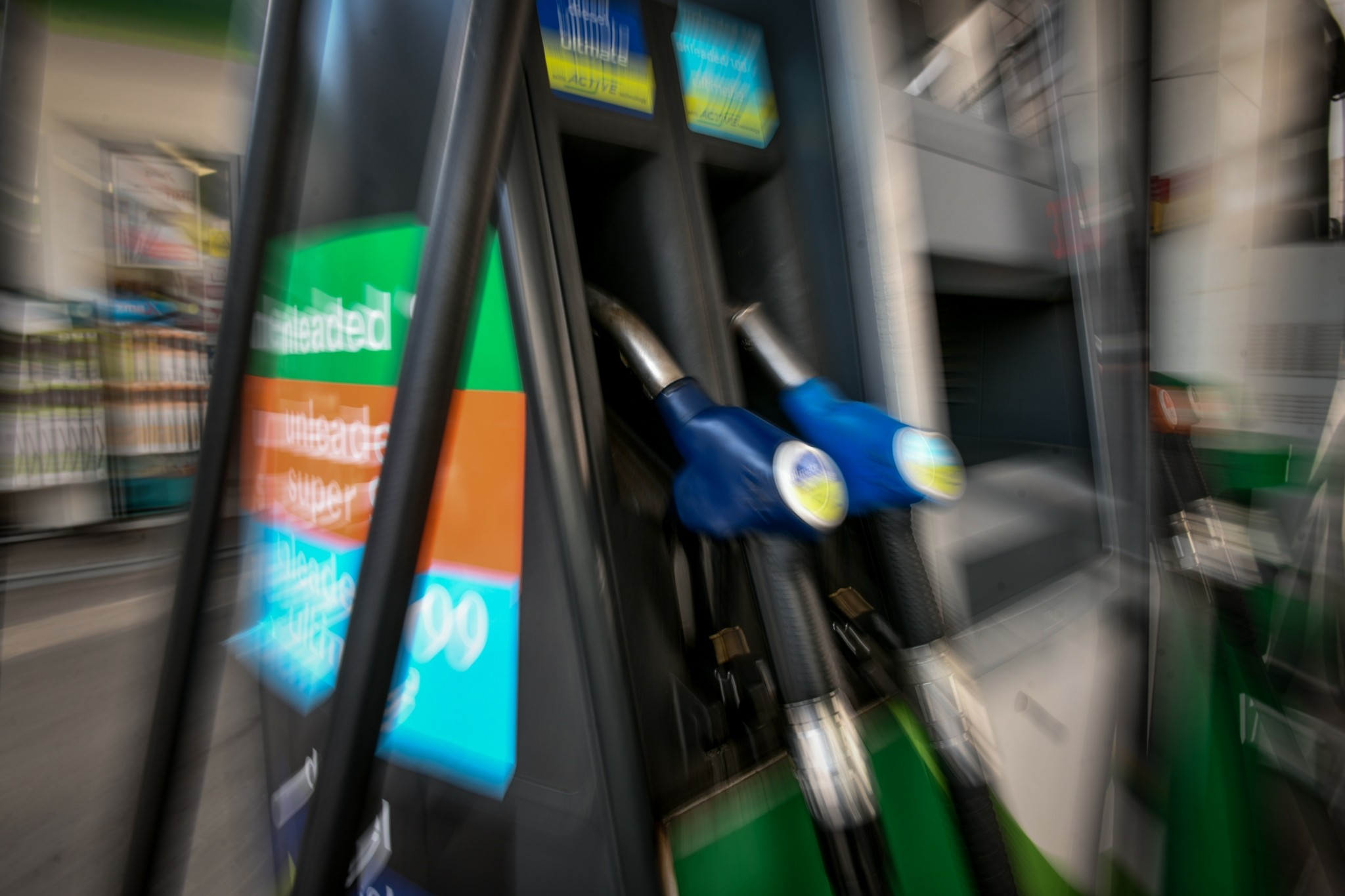 Tα πάνω κάτω στην αγορά καυσίμων: Γιατί το ντίζελ είναι πιο ακριβό από τη βενζίνη – Τι συμβαίνει σε Ελλάδα και Ευρώπη