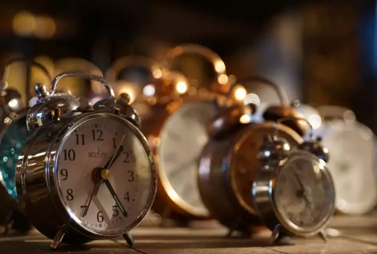 Αλλαγή ώρας 2022: Πότε θα γυρίσουμε τους δείκτες στα ρολόγια