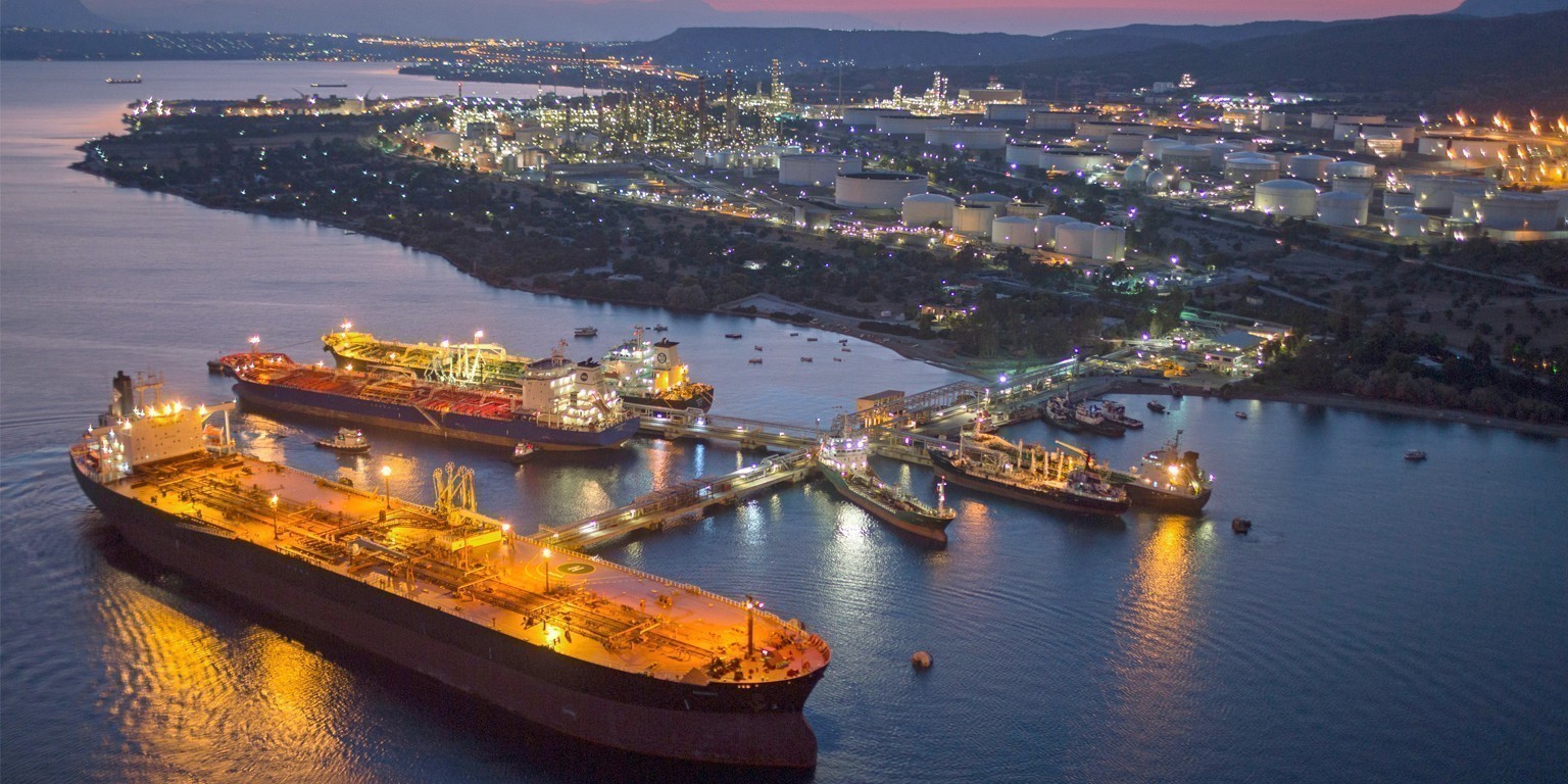 Motor Oil: Μεγαλώνει η πλωτή δεξαμενή LNG στην Κόρινθο – Δύο νέα τερματικά από Κοπελούζο και Elpedison