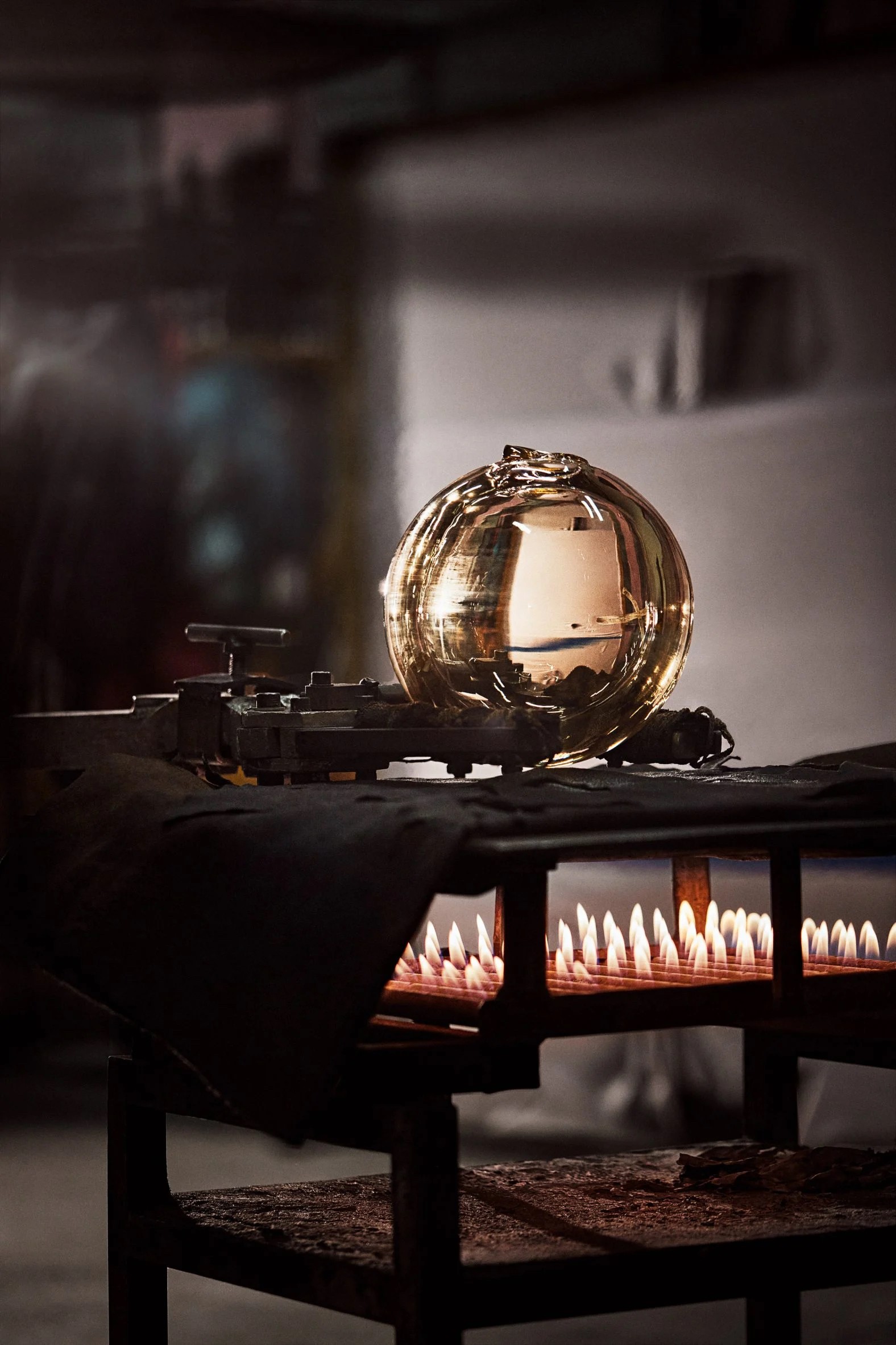 Βήμα – βήμα, πώς έγινε η φιάλη-κόσμημα για τα 75 χρόνια του ΝΒΑ