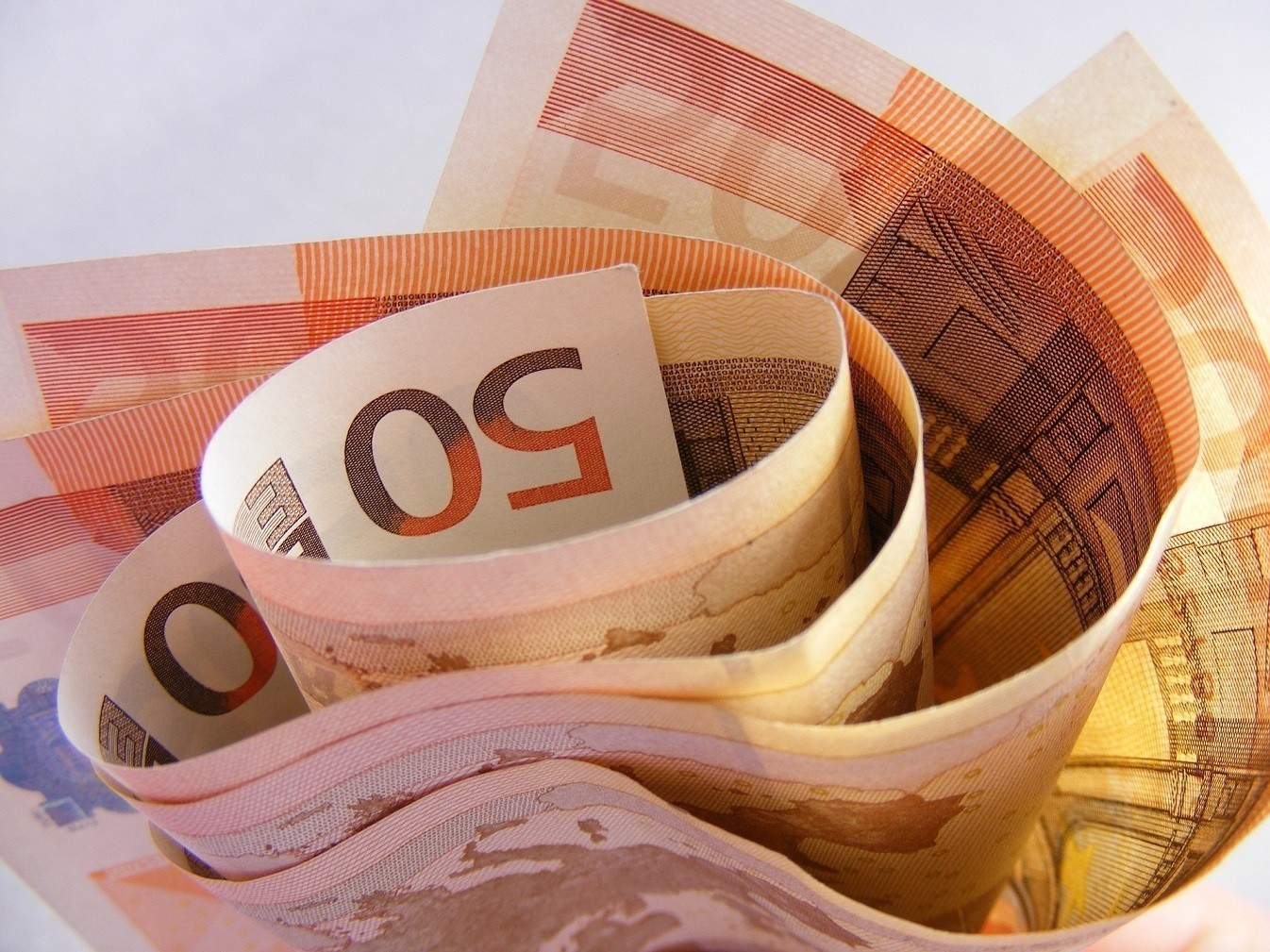 Επίδομα 1.000 ευρώ: Συνεχίζονται οι αιτήσεις στο voucher.gov.gr