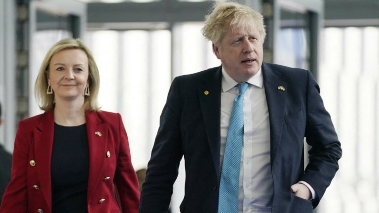 Η μάχη της διαδοχής μετά την παραίτηση Τρας – Το comeback του Τζόνσον και η δύσκολη επόμενη μέρα