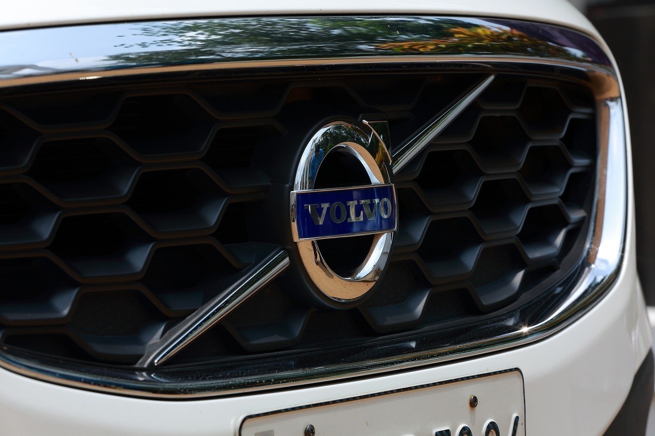 «Βουτιά» 14% για τη Volvo – Πουλά 100 εκατ. μετοχές η κινεζική Geely