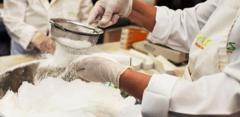 Αυτός ο διάσημος Έλληνας είναι ο πρώτος που δημιούργησε ένα παγκόσμιο Airbnb γεύσης