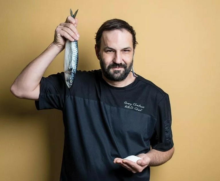 Με ποιους νέους τρόπους και πού τρώμε καλύτερα το ελληνικό ψάρι σήμερα