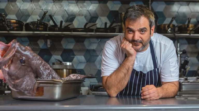 Με ποιους νέους τρόπους και πού τρώμε καλύτερα το ελληνικό ψάρι σήμερα