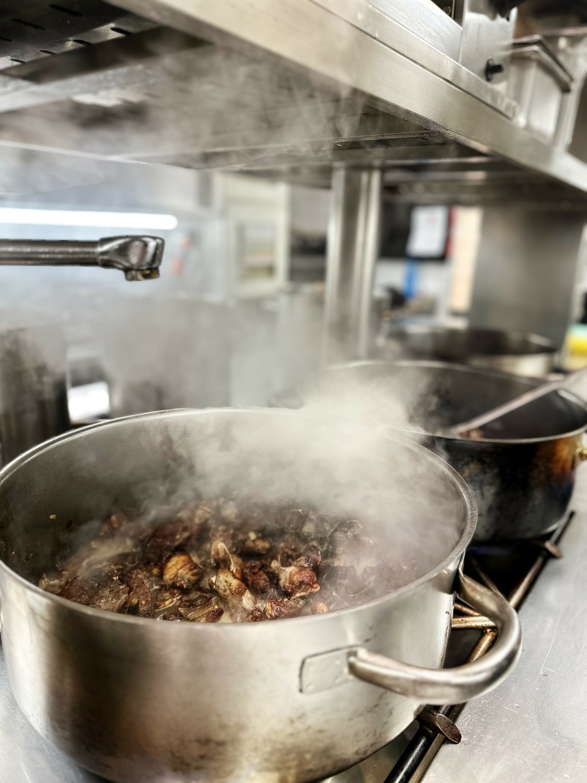 Ολα όσα συμβαίνουν στην κουζίνα της θρυλικής Σπονδής