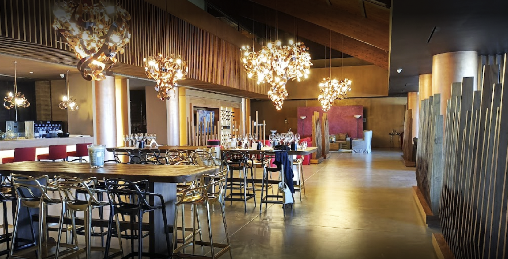 9 υπέροχες σουΐτες, μιάμιση ώρα από την Αθήνα, για μια κορυφαία οινική εμπειρία