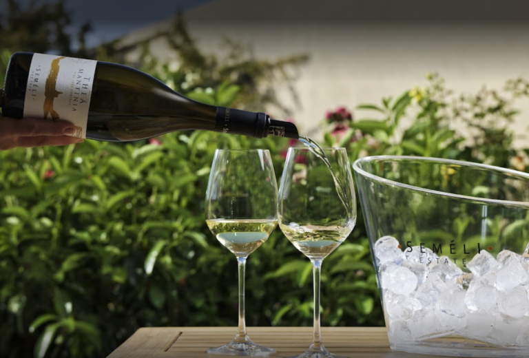 9 υπέροχες σουΐτες, μιάμιση ώρα από την Αθήνα, για μια κορυφαία οινική εμπειρία