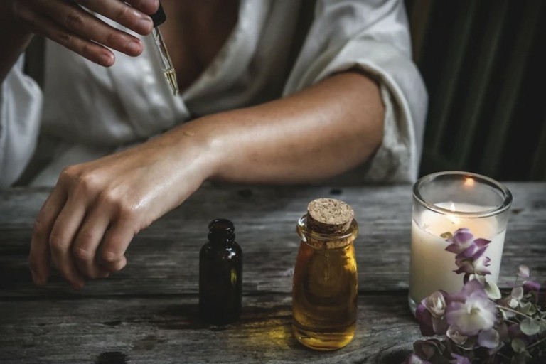 Oud Wood – Το σπάνιο συστατικό που δημιουργεί κορυφαία ανδρικά αρώματα