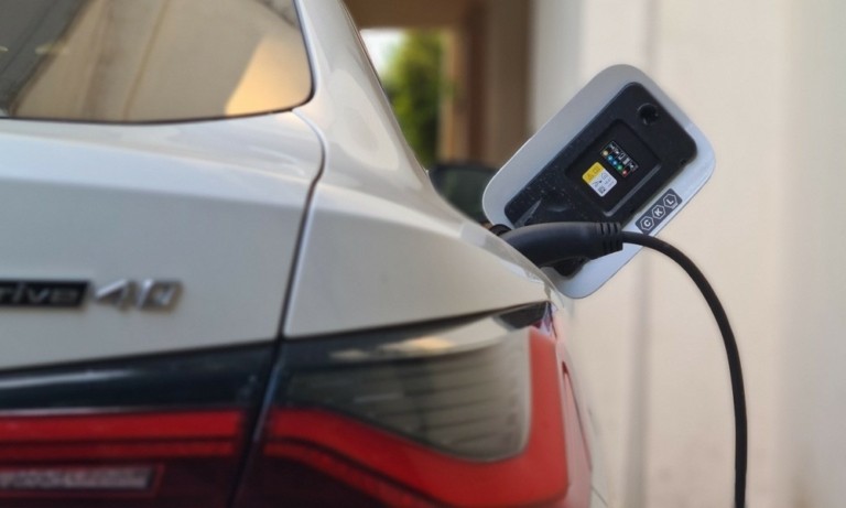 Αυτοκινητοβιομηχανίες και ηλεκτροκίνηση: Στρατηγικές και προκλήσεις μετά τη χαλάρωση στόχων