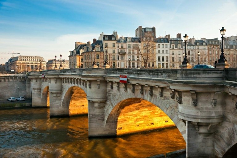 Πώς η Louis Vuitton δημιουργεί μια νέα γειτονιά και μεταμορφώνει το Παρίσι