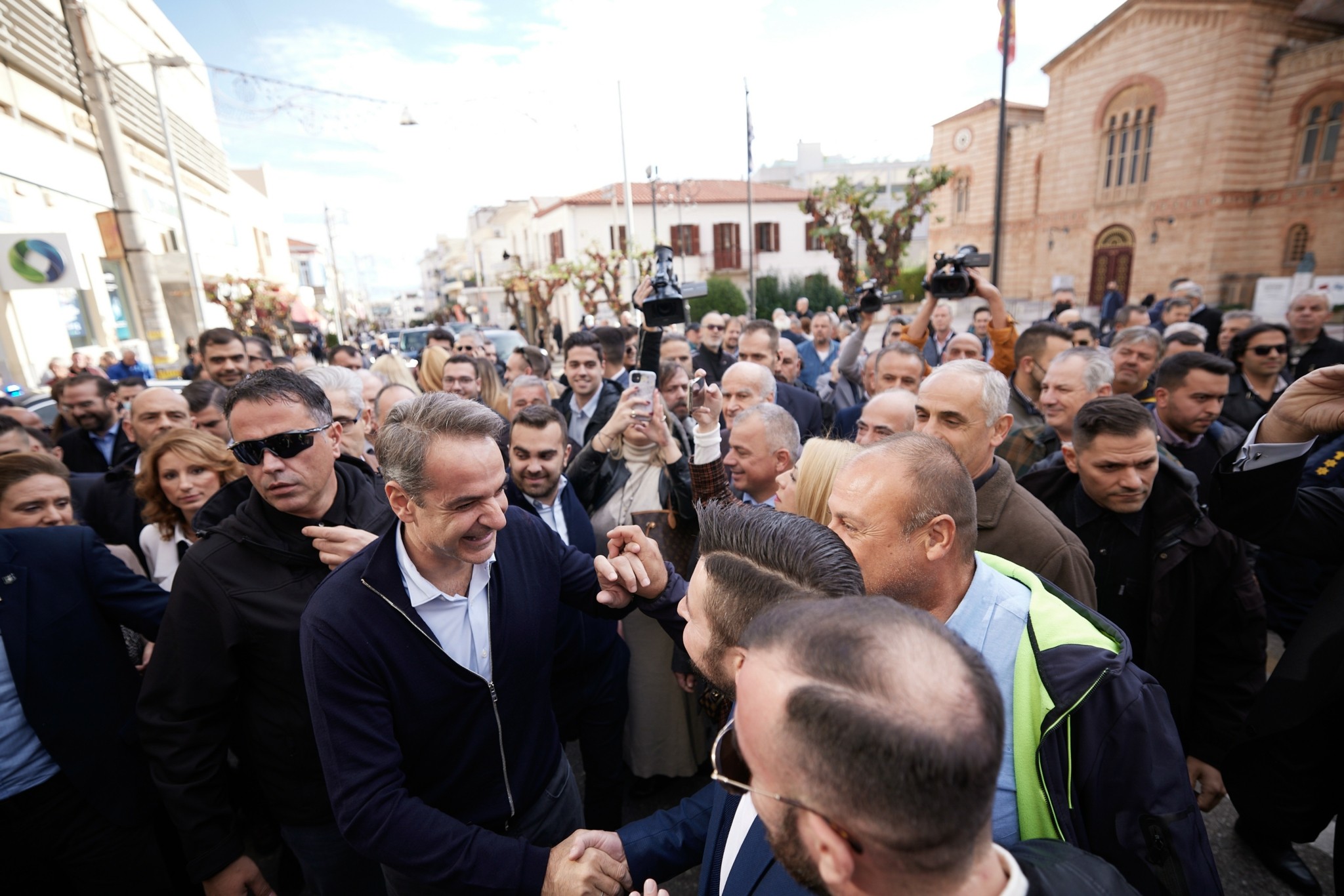 Μητσοτάκης: Το δίλημμα είναι αν θα συνεχίσουμε να πηγαίνουμε μπροστά ή θα γυρίσουμε πίσω (pics)