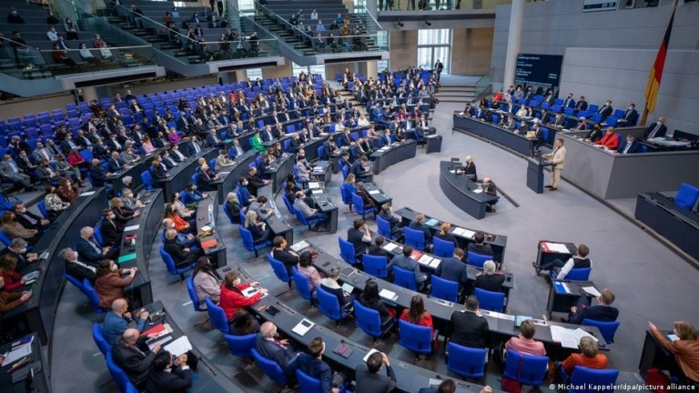 Έρχεται γερμανικός Προϋπολογισμός 2023 με φοροαπαλλαγές και χρεόφρενο