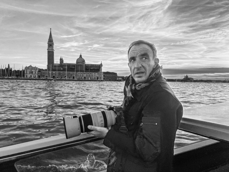 Ο Νίκος Αλιάγας στο “άντρο” των περιβόητων Γάλλων πυροσβεστών στο Παρίσι