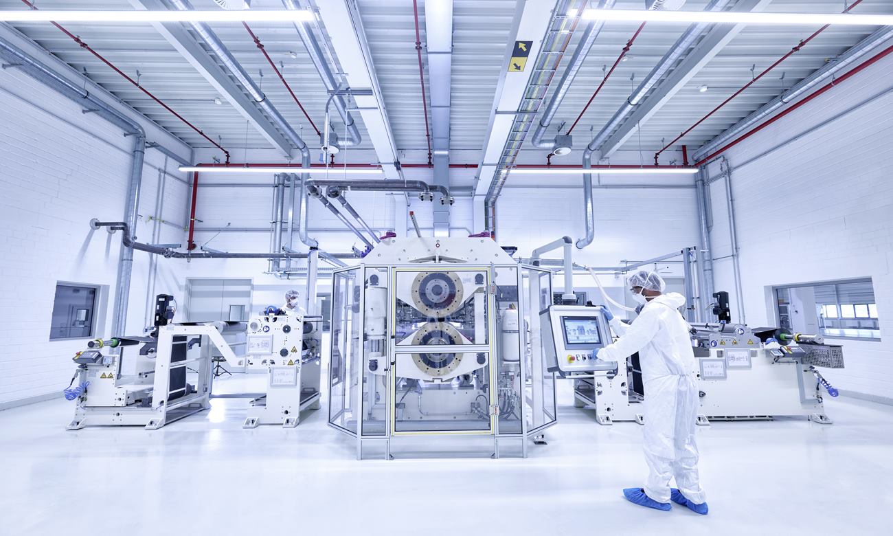 Ευρωπαίοι και Αμερικανοί κατασκευαστές μπαταριών εξελίσσουν φθηνότερες μπαταρίες EV