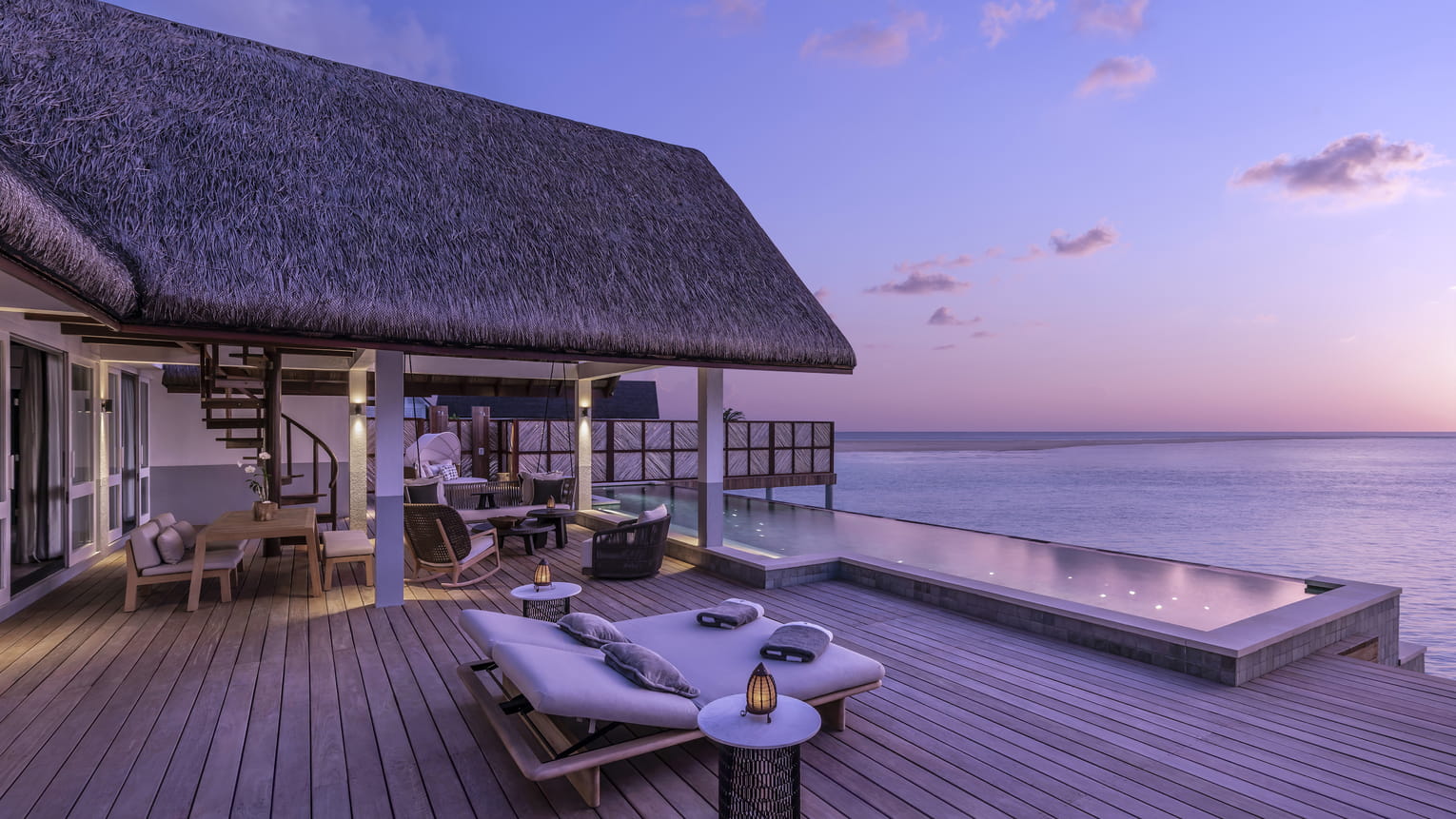 Τι έχουν πάθει οι Ελληνες με τις Μαλδίβες; 15 ξενοδοχεία σε έναν προορισμό που ζει δόξες