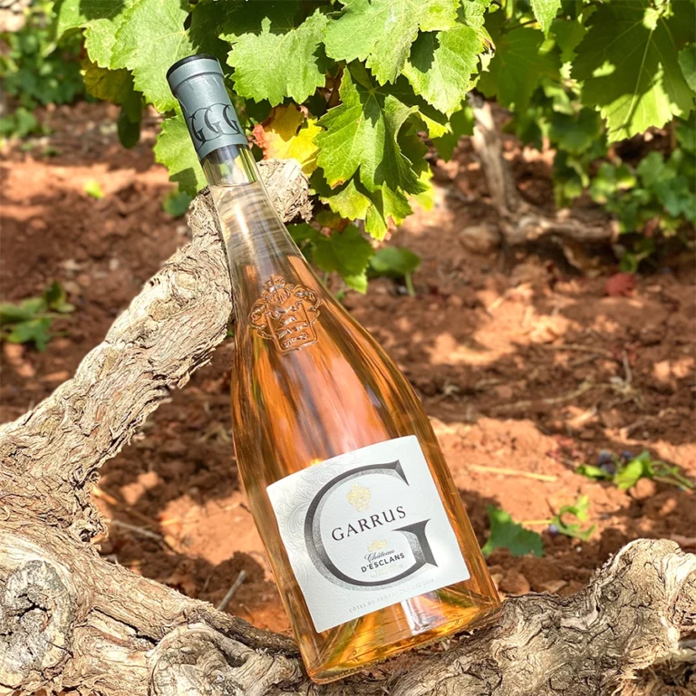 Πώς τα ροζέ κατέκτησαν τον κόσμο και η απίθανη ιστορία του Whispering Angel που έγινε ένα από τα μεγαλύτερα οινικά success story όλων των εποχών