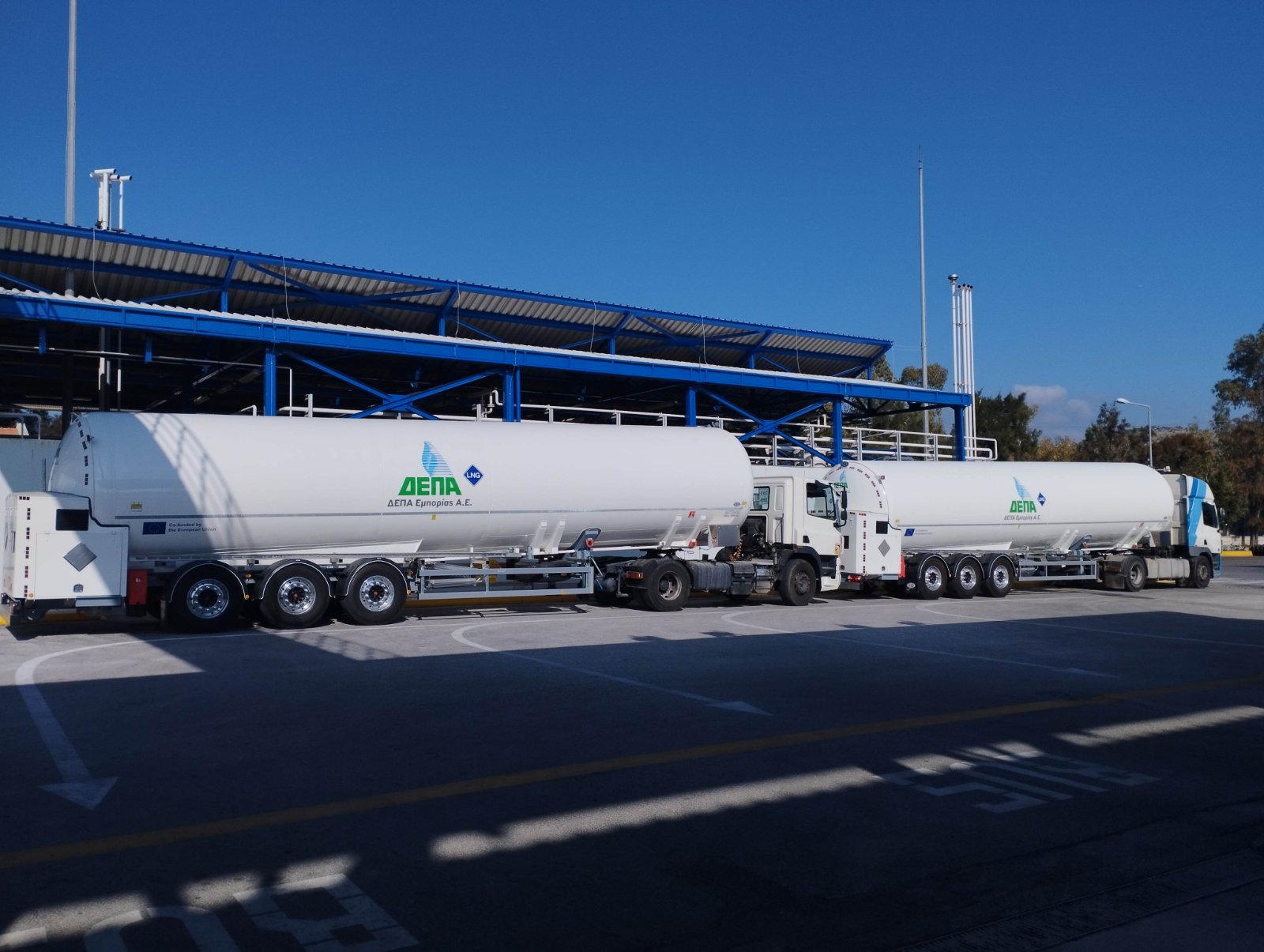 ΔΕΠΑ Εμπορίας: Eνισχύει το δίκτυο διακίνησης υγροποιημένου φυσικού αερίου με τρία LNG Semi trailers